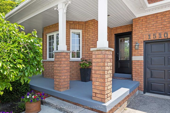 Property Photo:  1510 Samuelson Circle  ON L5N 8A2 