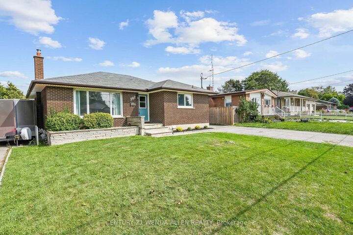 Photo de la propriété: 301 Farewell Street ON L1H 6L8