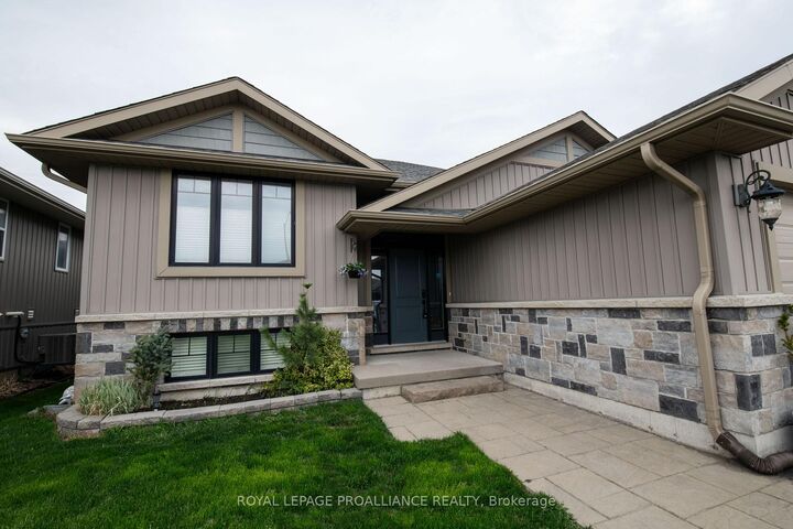 Property Photo: 28 Butternut Court ON K8P 0C5