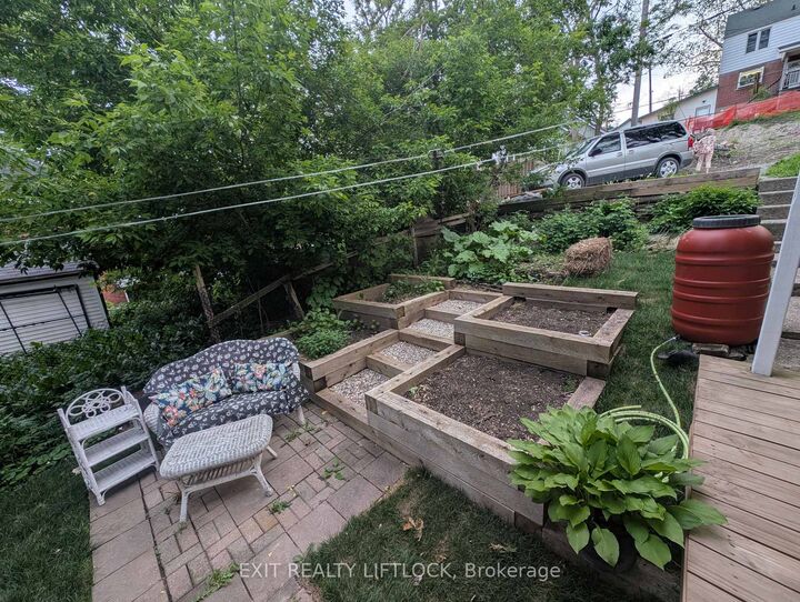 Property Photo: 629 Aylmer Street N ON K9H 3X2