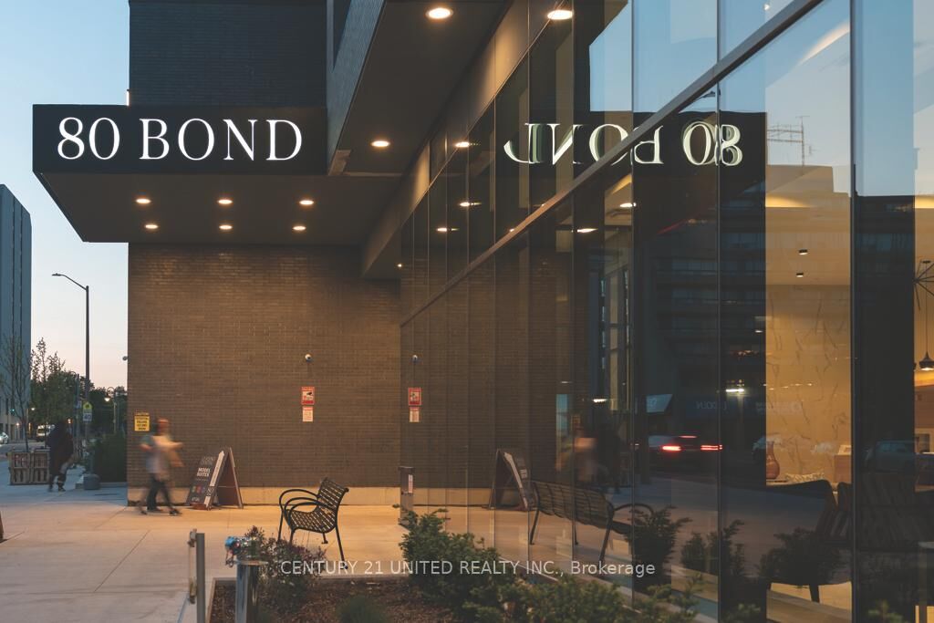Property Photo:  80 Bond Street E 410  ON L1G 0E6 
