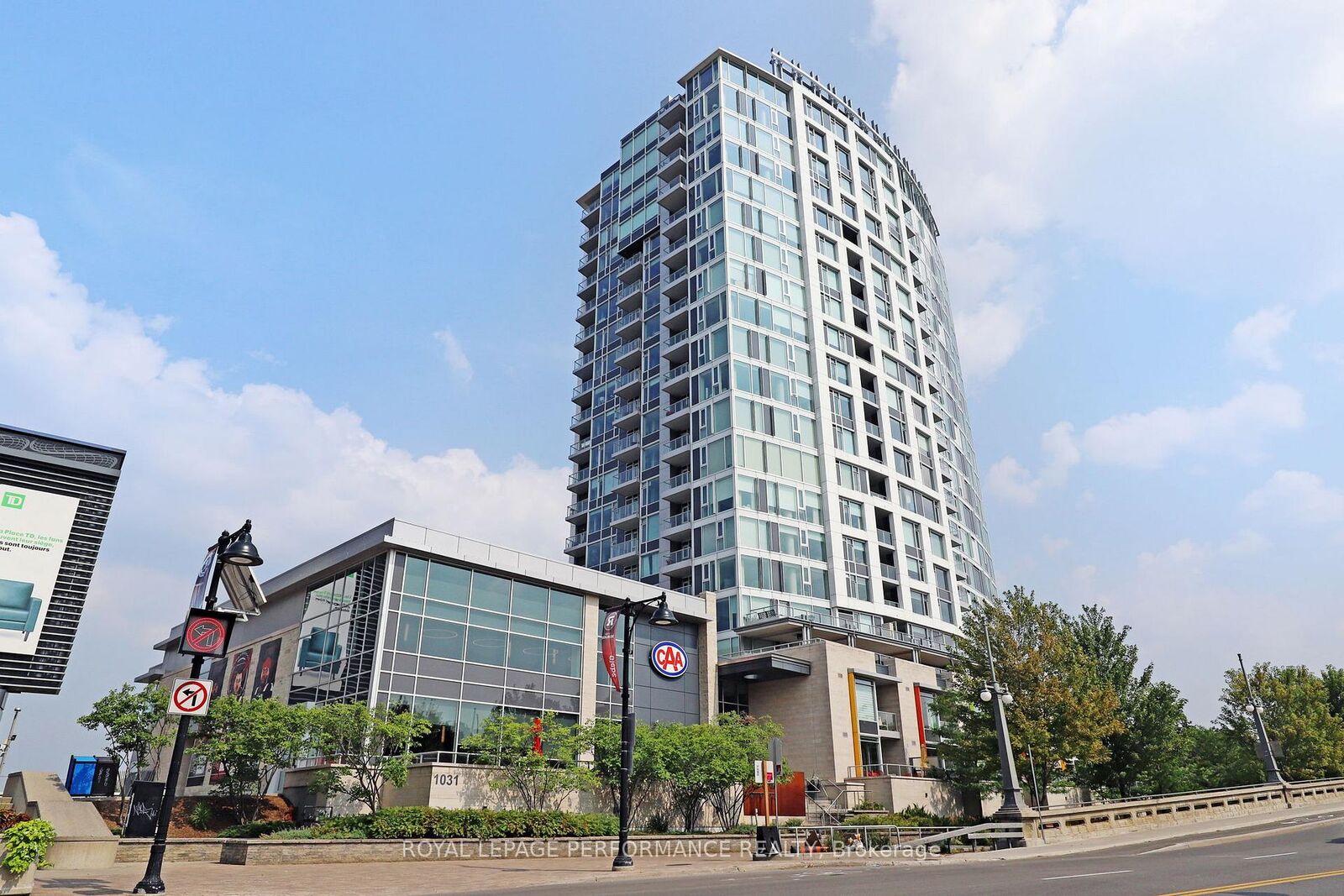 Property Photo:  1035 Bank Street 907  ON K1S 5K3 