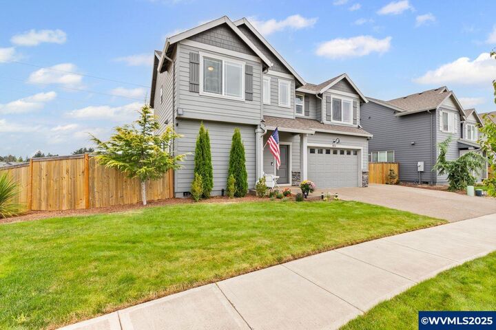 Property Photo: 4915 Constellation Av NE OR 97305