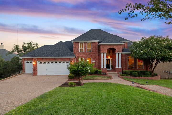 2807 Round Table Road  Austin TX 78746 photo