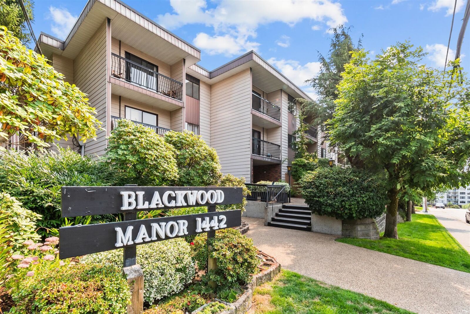 Property Photo: 1442 Blackwood Street 317 BC V4B 3V5