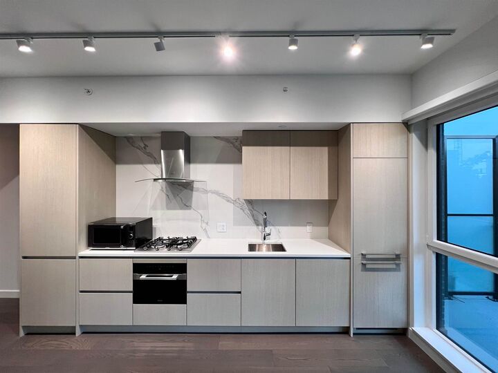 5168 Cambie Street 210 — photo 1
