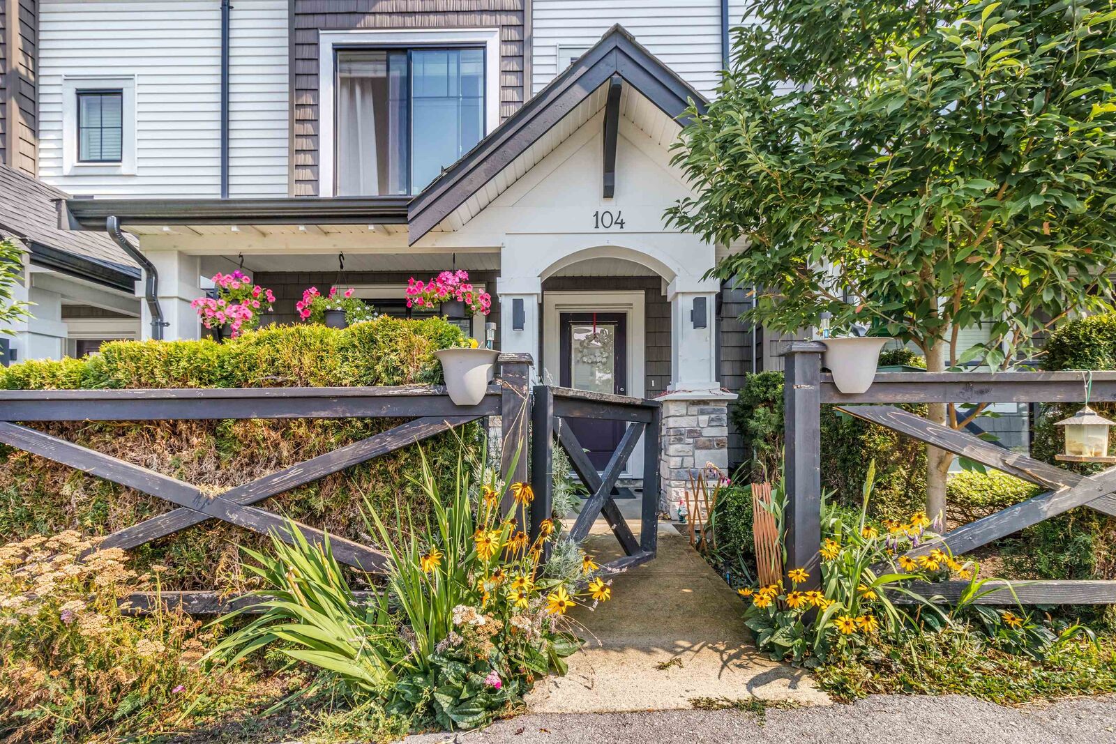 Photo de la propriété:  6030 142 Street 104  BC V3X 0J5 