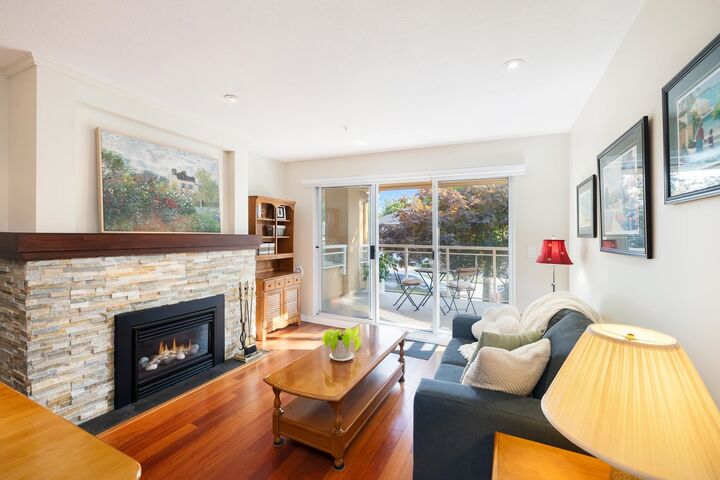 Photo de la propriété:  15155 22 Avenue 210  BC V4A 9T4 