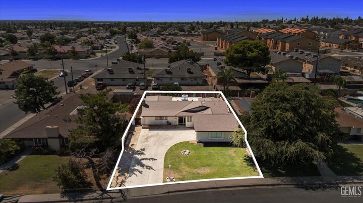 Property Photo: 3505 Pacer Street CA 93308