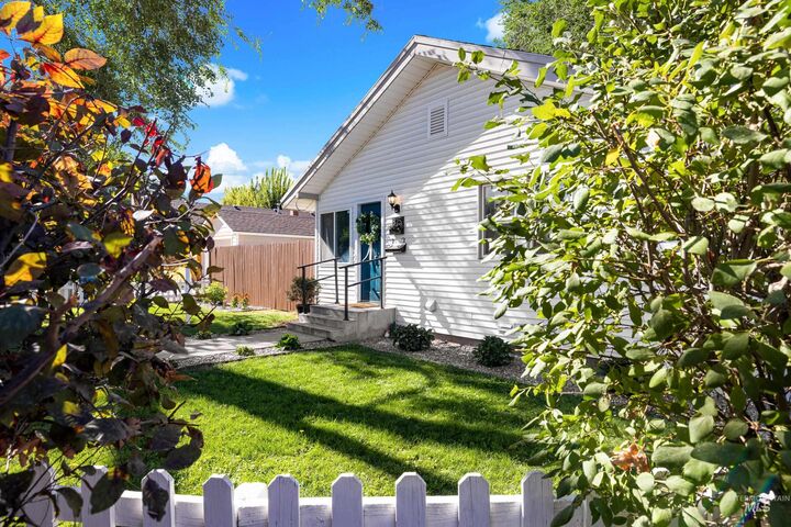 Property Photo:  815 S 8th St.  ID 83651 