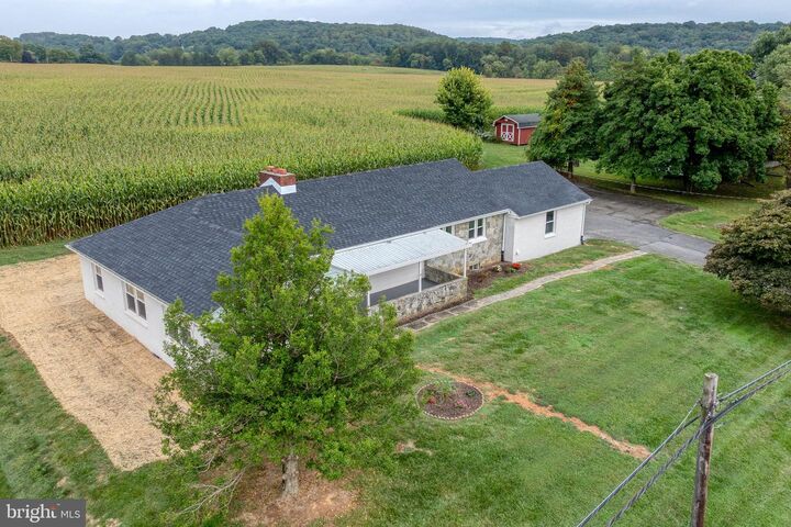 Property Photo: 725 Marticville Road PA 17565