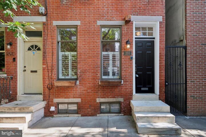 Property Photo:  203 Carpenter Street  PA 19147 