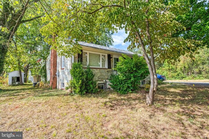 Property Photo: 6814 Jefferson Street VA 20169