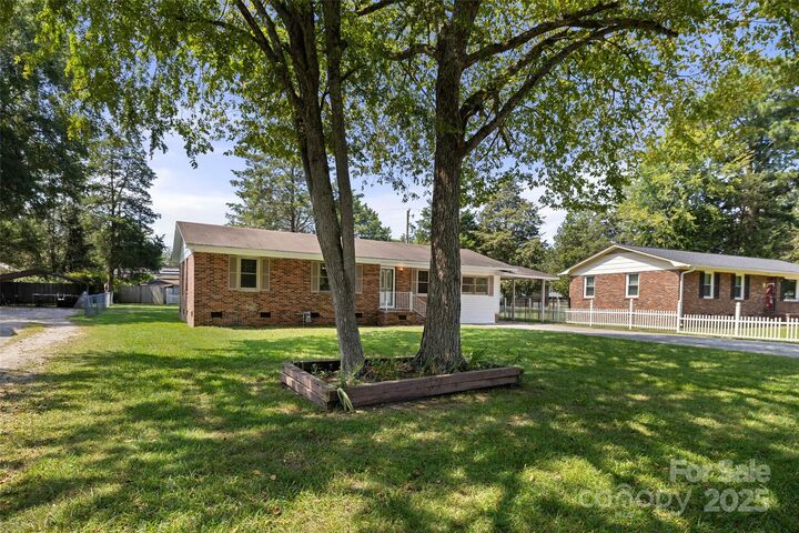 Property Photo: 517 Fieldcrest Drive SC 29706