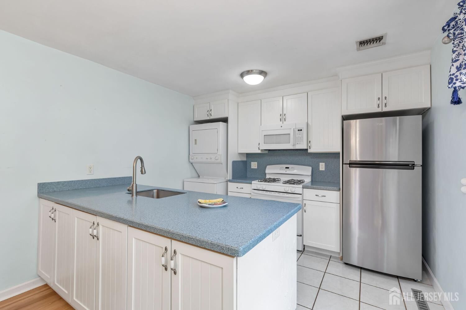 Property Photo:  26 Constable Road  NJ 08824 