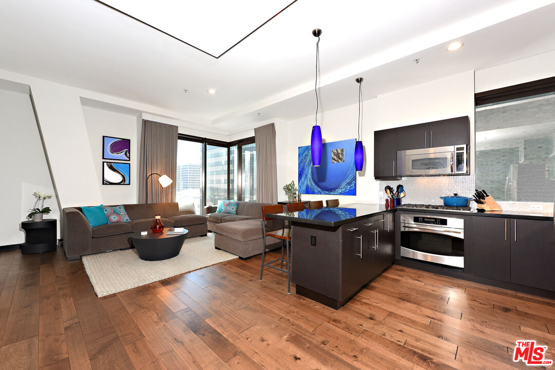 Property Photo:  655 S Hope St  CA 90017 