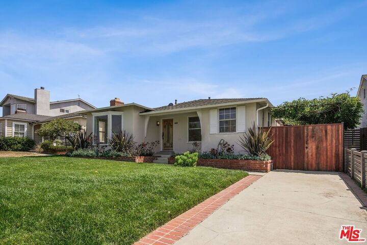 Property Photo: 8150 Kenyon Ave CA 90045