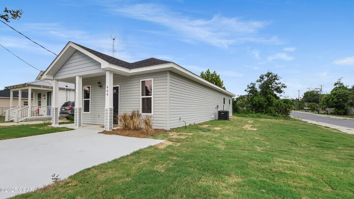 Property Photo:  900 Wilson Avenue  FL 32401 