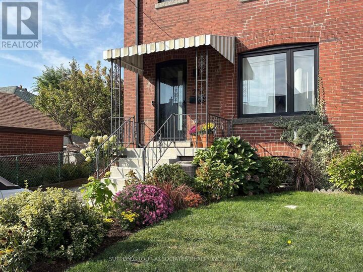 Photo de la propriété:  276 Oakwood Avenue  ON M6E 2V6 