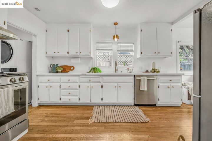 Property Photo: 5925 Outlook Ave CA 94605