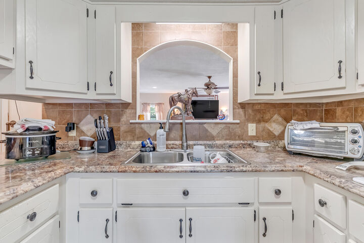 Property Photo:  1401 Greenwood Road  FL 32531 