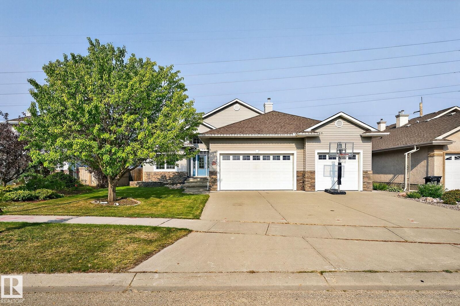 Property Photo: 34 Valleyview Ridge AB T8L 4P2