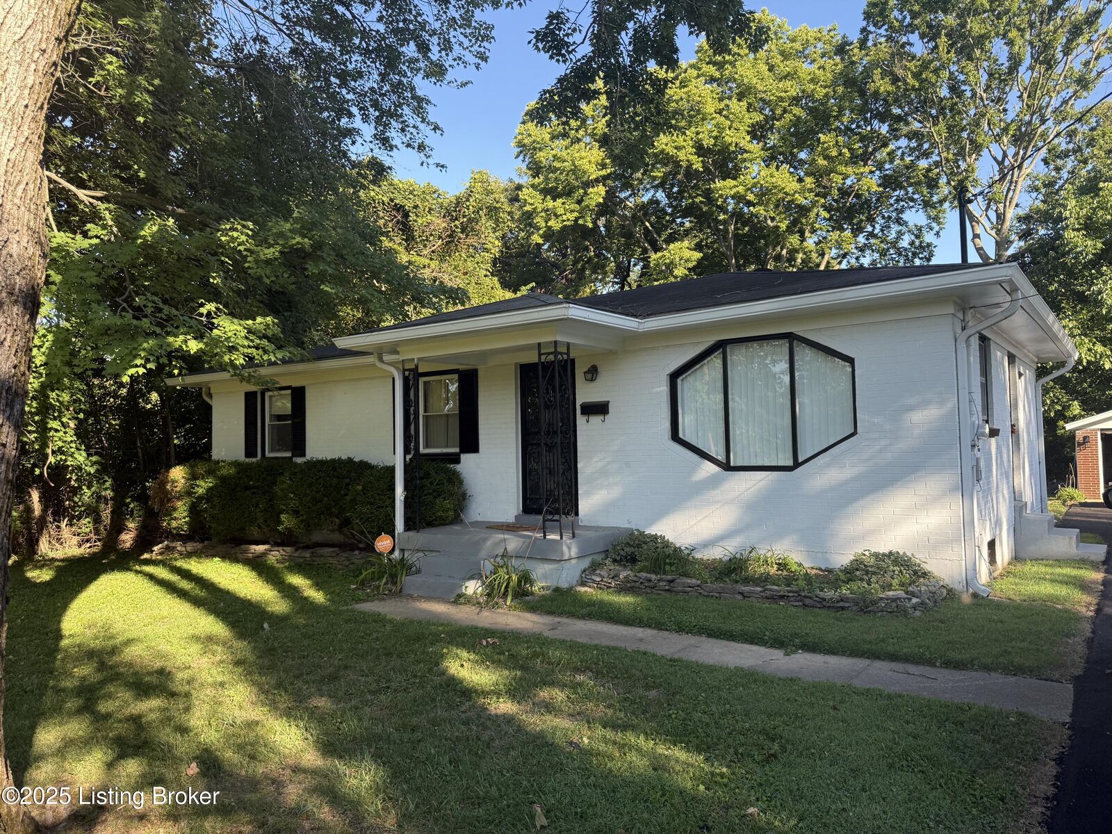 Property Photo: 5301 Adkins Rd KY 40219
