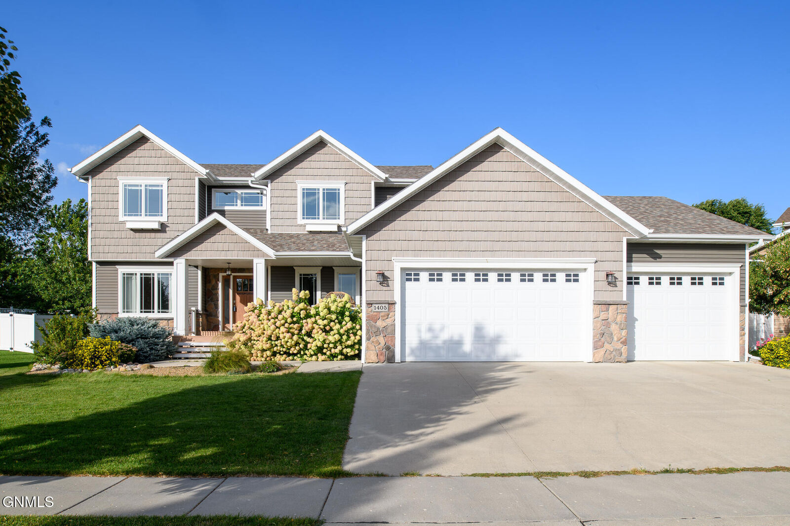 Property Photo:  1405 Eagle Crest Loop  ND 58503 