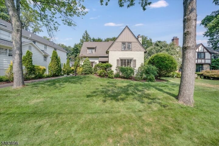 30 Glenwood Drive  Millburn Twp. NJ 07078 photo