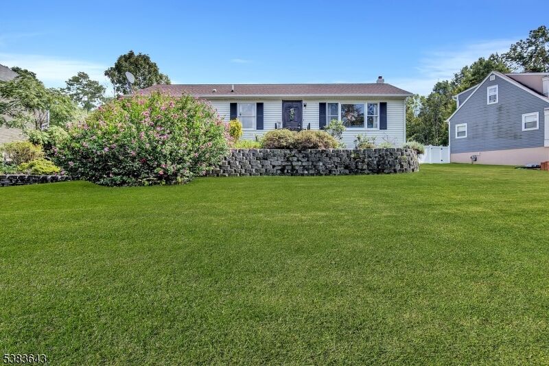 Property Photo:  18 Ringwood Ln  NJ 07421 