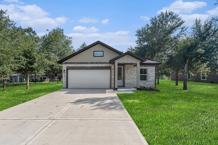 708 Azalea St  Waller TX 77484 photo