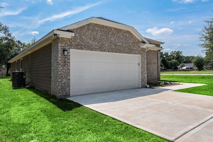 Property Photo:  702 Azalea Street  TX 77484 