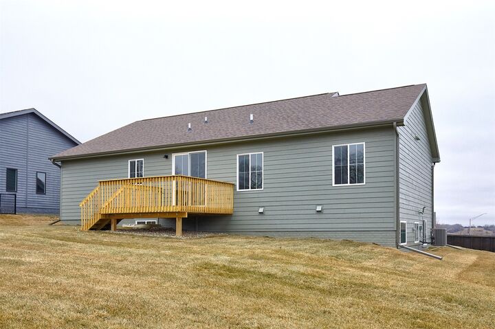 Property Photo:  107 Golf View Drive  IA 50213 