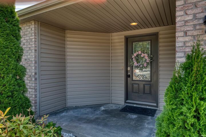 Property Photo:  6321 Pavillion Drive  IN 47630 