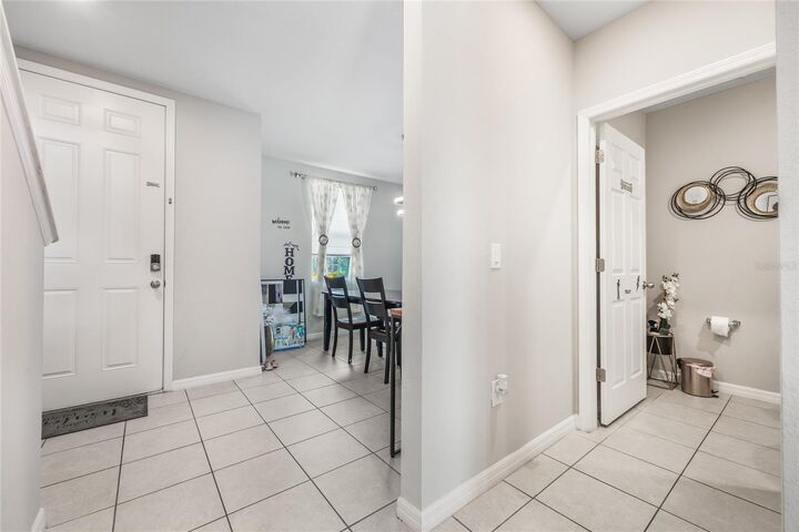 Property Photo:  905 Cambridge Drive  FL 33881 