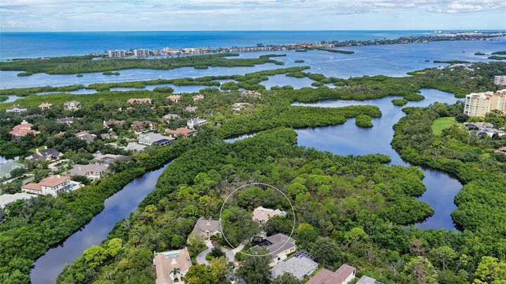 Property Photo: 156 Bishopscourt Road FL 34229