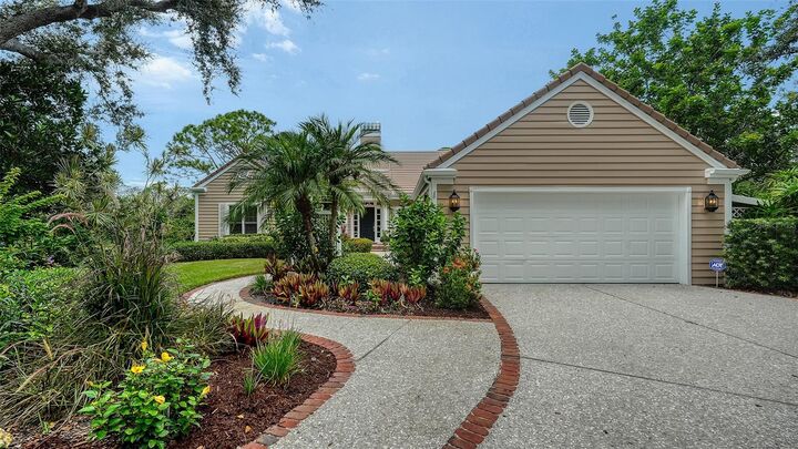 Property Photo:  156 Bishopscourt Road  FL 34229