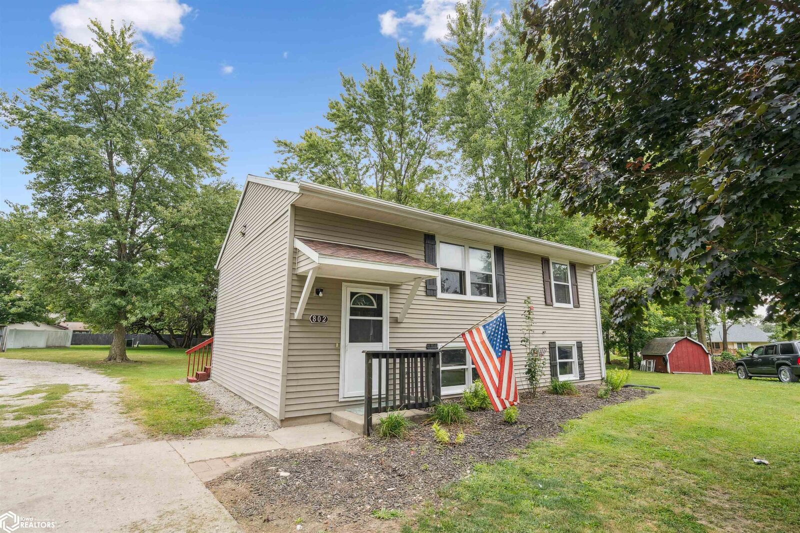 Property Photo:  802 N Bergdahl Circle  IA 52641 