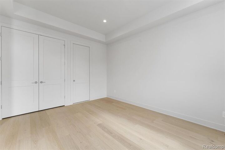 Property Photo:  39 South Trail Court  MI 48083 