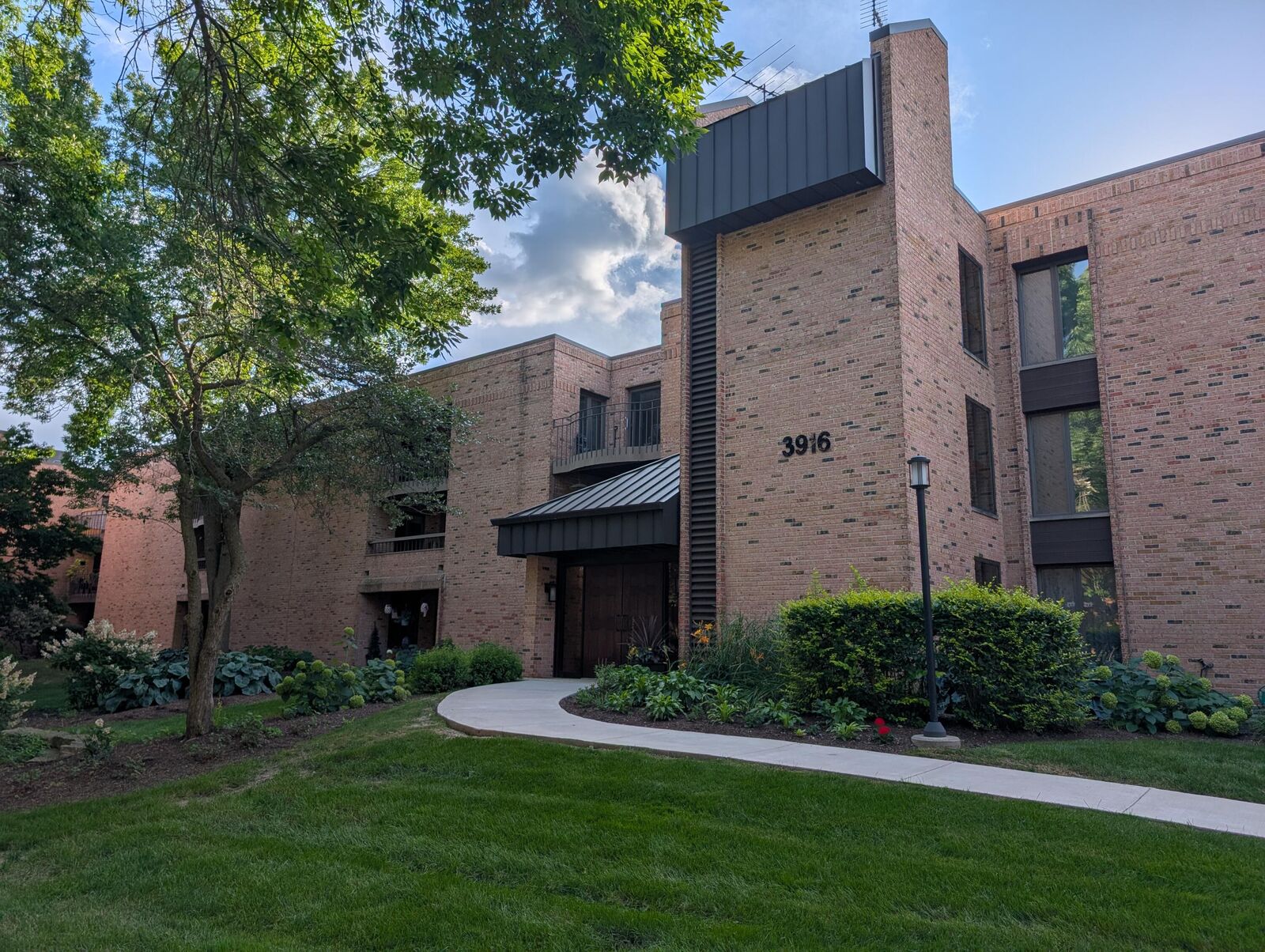 Property Photo: 3916 N Oakland Ave 224 WI 53211