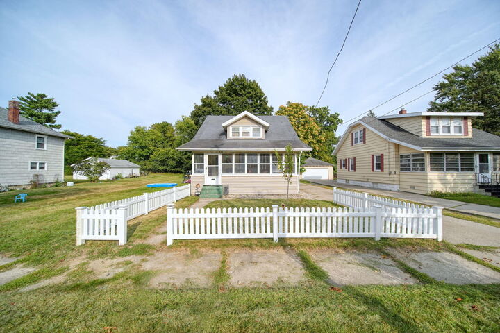 Property Photo: 939 S Gorham Street MI 49203