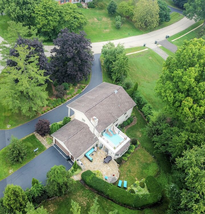 Property Photo: 227 Stratford Lane IL 60010