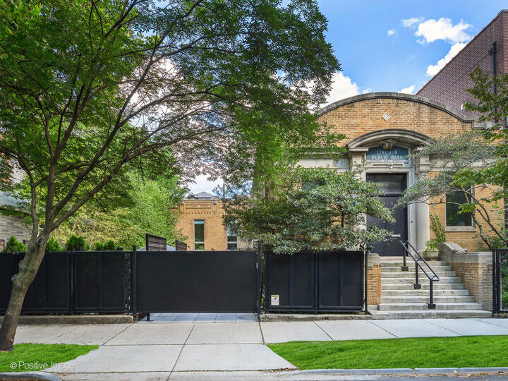 1019 N Wolcott Avenue  Chicago IL 60622 photo