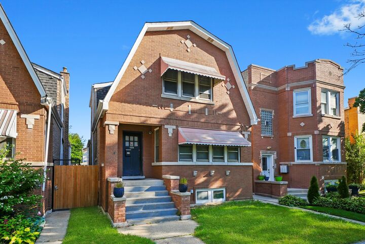 Property Photo:  5108 W Wrightwood Avenue  IL 60639 