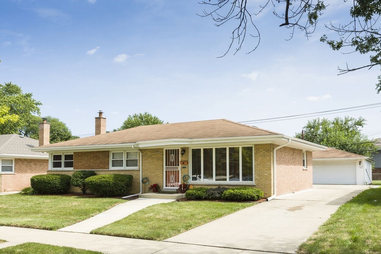 Property Photo: 16639 Dobson Avenue IL 60473