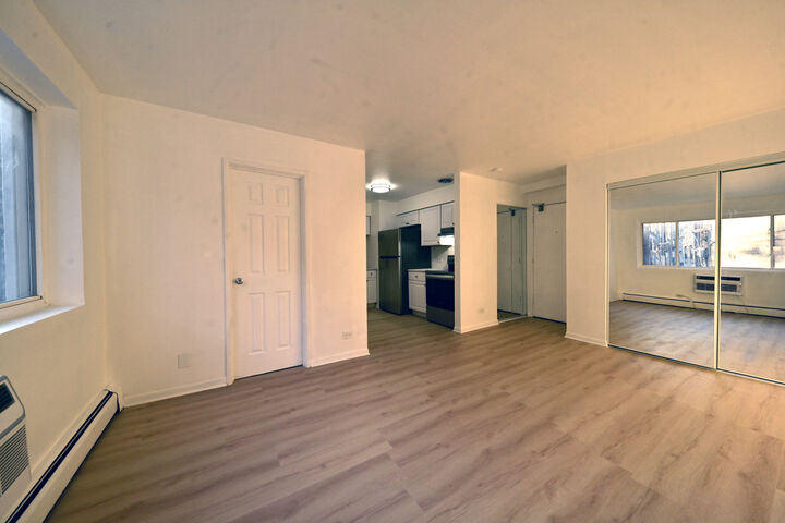 Property Photo:  7120 N Sheridan Road 211  IL 60626 