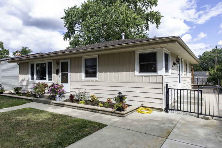 Property Photo:  2305 Joppa Avenue  IL 60099