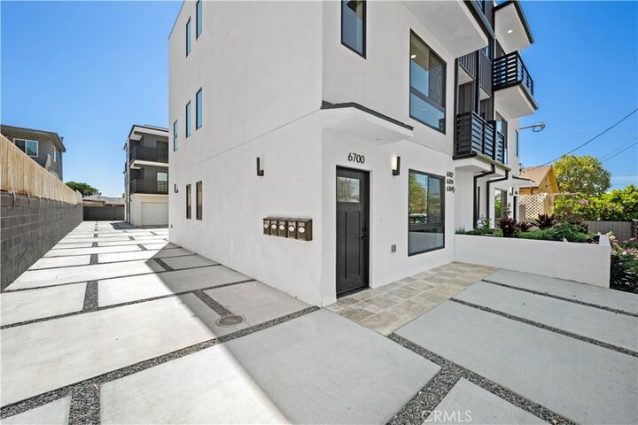 Property Photo: 6704 Kester Avenue CA 91405