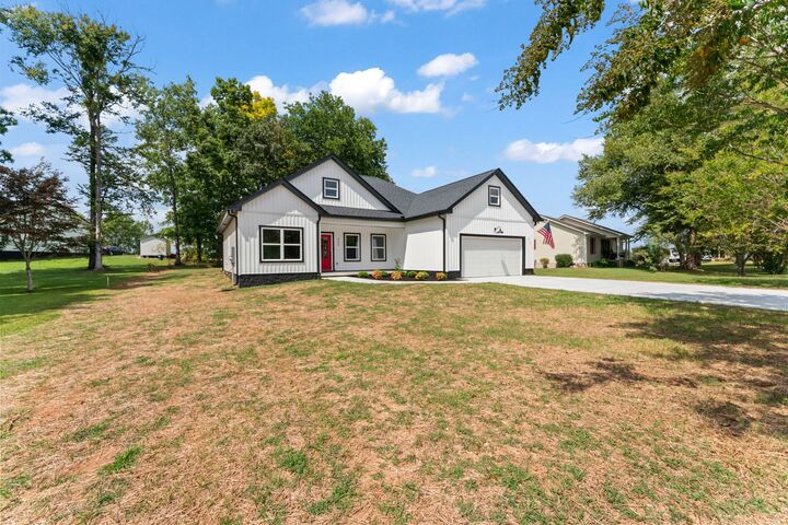 Property Photo: 515 Willow Way TN 37110