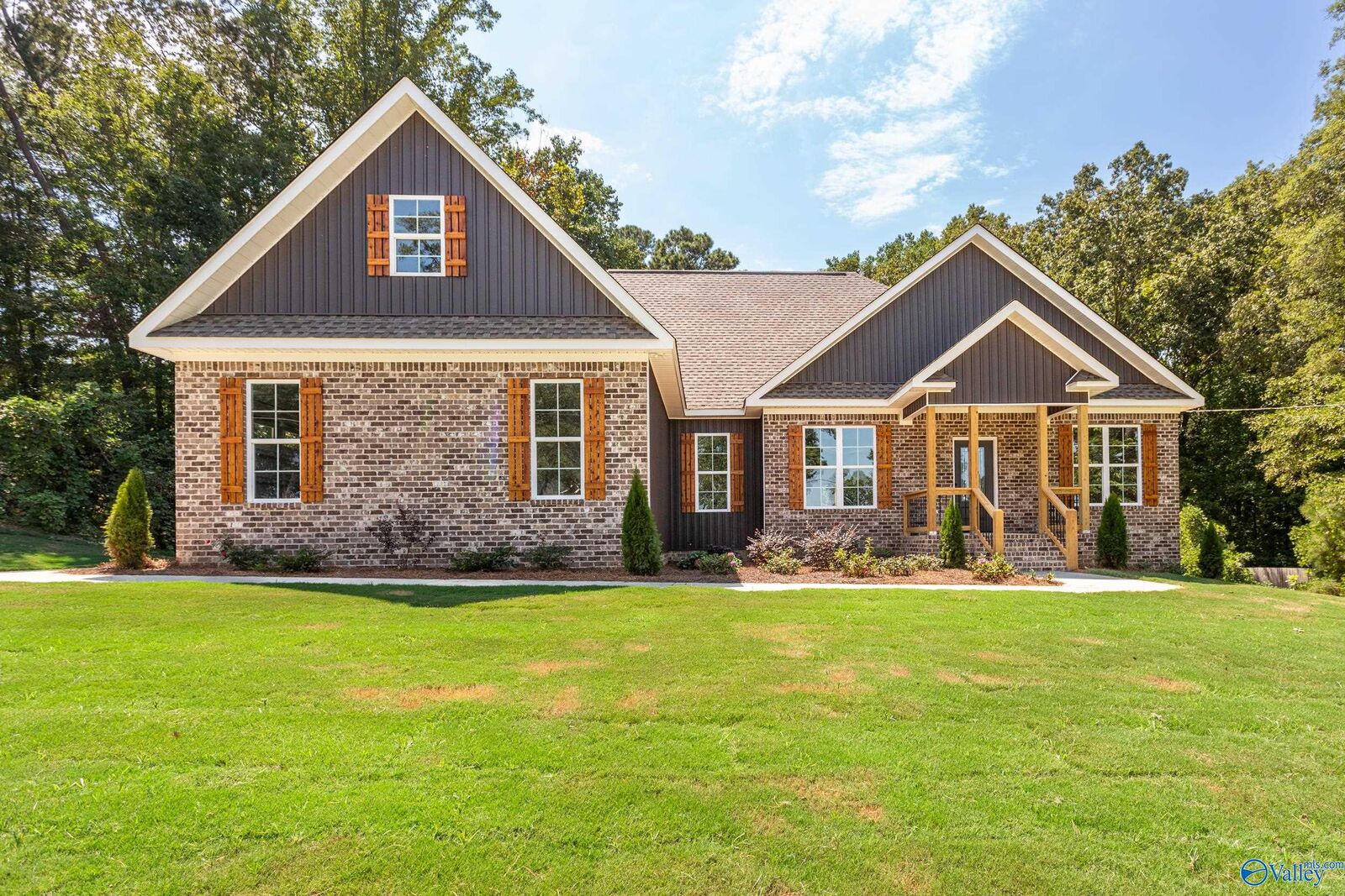 Property Photo:  1137 Cheyenne Drive  AL 35907 